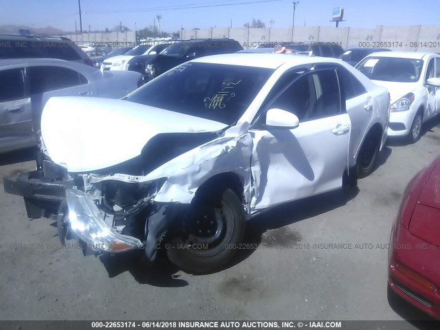 4T1BF1FK9CU133421 - 2012 TOYOTA CAMRY SE/LE/XLE WHITE photo 2