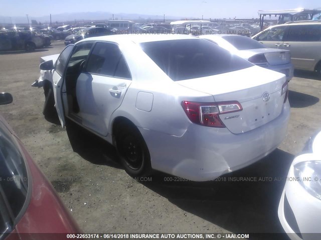 4T1BF1FK9CU133421 - 2012 TOYOTA CAMRY SE/LE/XLE WHITE photo 3