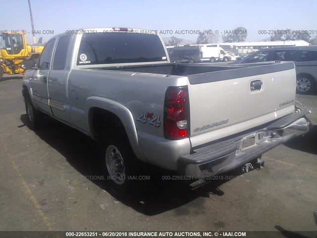 1GCHK29U94E155329 - 2004 CHEVROLET SILVERADO K2500 HEAVY DUTY SILVER photo 3