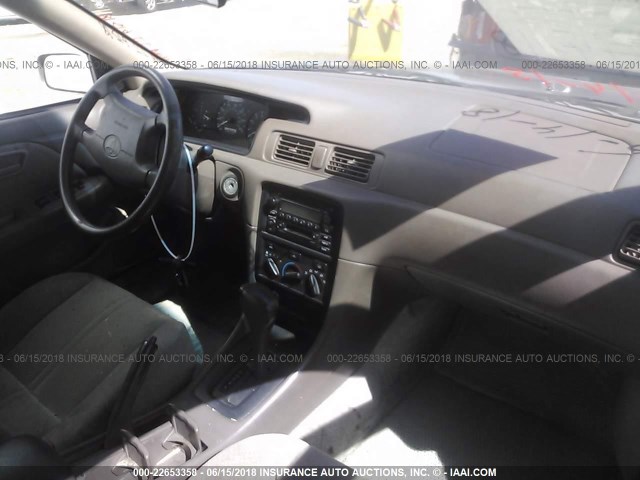 JT2BG22K810539376 - 2001 TOYOTA CAMRY CE/LE/XLE 米色 照片 5