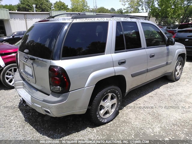 1GNDT13S352122110 - 2005 CHEVROLET TRAILBLAZER LS/LT SILVER photo 4