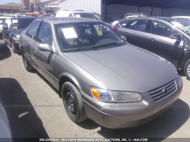 JT2BG22K7W0185969 - 1998 TOYOTA CAMRY CE/LE/XLE GOLD photo 1