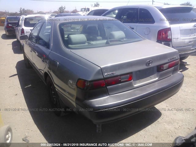 JT2BG22K7W0185969 - 1998 TOYOTA CAMRY CE/LE/XLE GOLD photo 3