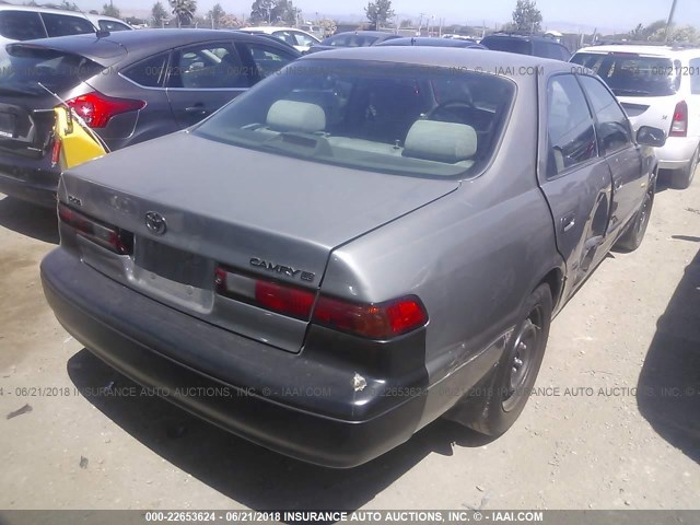 JT2BG22K7W0185969 - 1998 TOYOTA CAMRY CE/LE/XLE GOLD photo 4