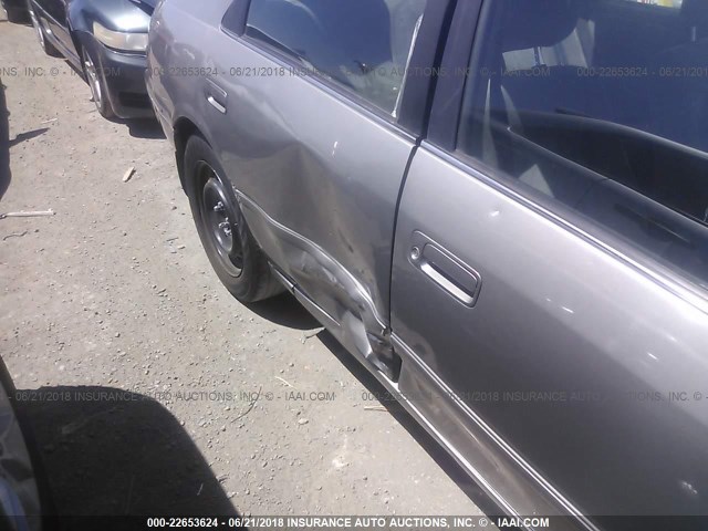 JT2BG22K7W0185969 - 1998 TOYOTA CAMRY CE/LE/XLE GOLD photo 6
