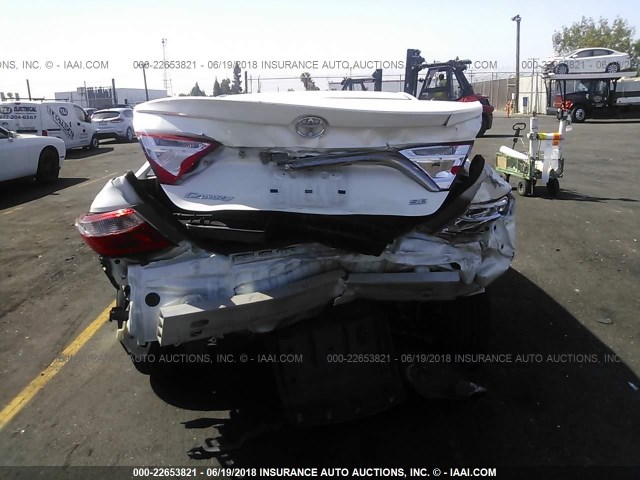 4T1BF1FK5FU484816 - 2015 TOYOTA CAMRY LE/XLE/SE/XSE WHITE photo 6