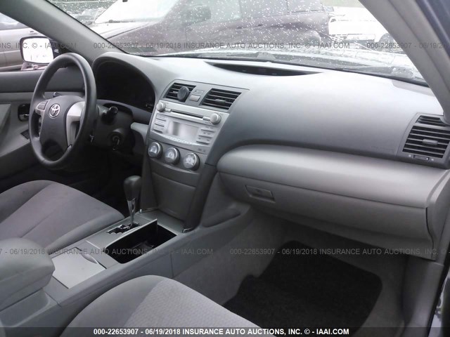 4T1BF3EK0BU182289 - 2011 TOYOTA CAMRY SE/LE/XLE 灰色 照片 5