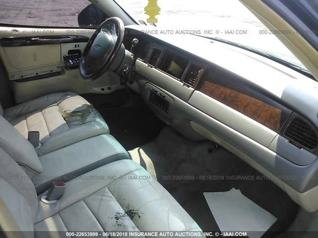 1LNHM82W01Y694078 - 2001 LINCOLN TOWN CAR SIGNATURE BLACK photo 5