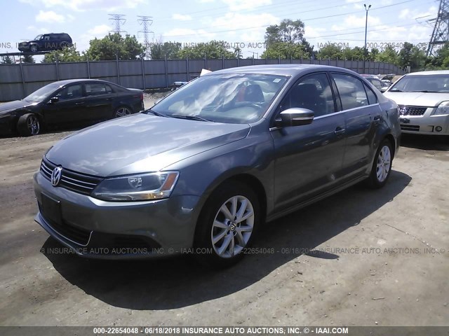 3VWD07AJXEM275801 - 2014 VOLKSWAGEN JETTA SE GRAY photo 2