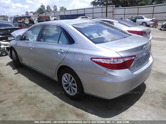 4T1BF1FK4FU015975 - 2015 TOYOTA CAMRY LE/XLE/SE/XSE 银色 照片 3