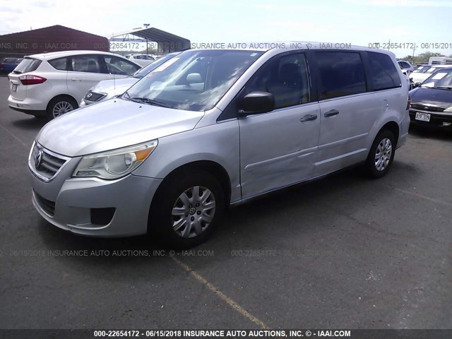 2V4RW4D17AR305850 - 2010 VOLKSWAGEN ROUTAN S ვერცხლისფერი ფოტო 2