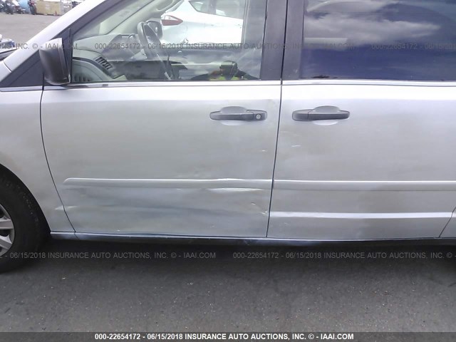 2V4RW4D17AR305850 - 2010 VOLKSWAGEN ROUTAN S ვერცხლისფერი ფოტო 6