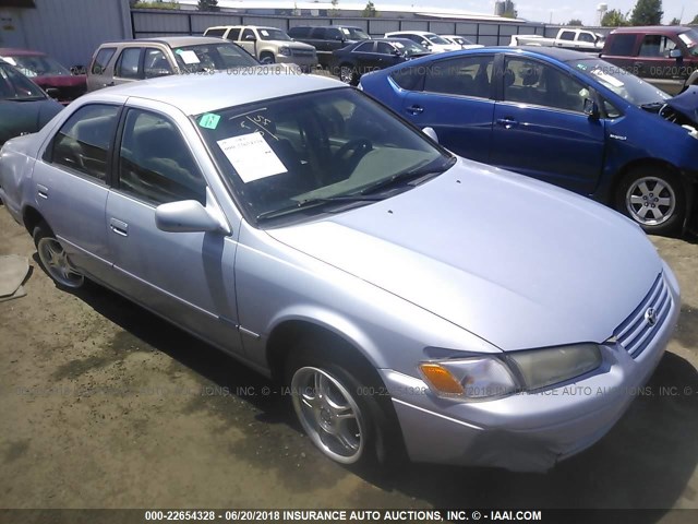 JT2BG22K8W0225492 - 1998 TOYOTA CAMRY CE/LE/XLE BLUE photo 1
