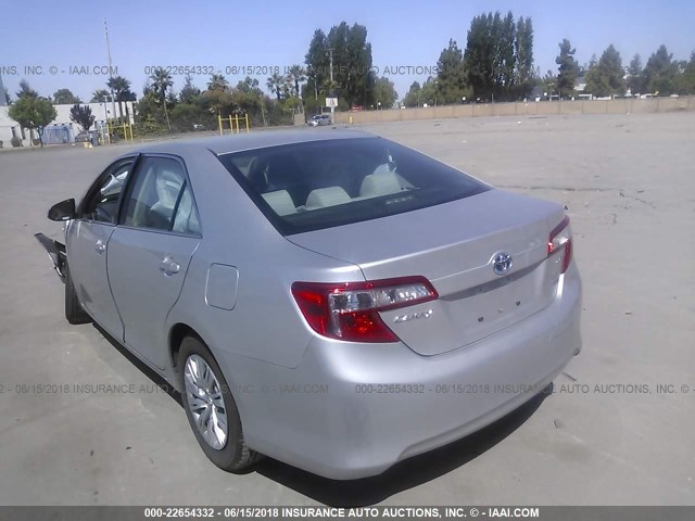 4T1BD1FK2DU075532 - 2013 TOYOTA CAMRY HYBRID/LE/XLE ვერცხლისფერი ფოტო 3
