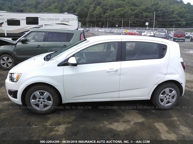 1G1JA6SH2F4170765 - 2015 CHEVROLET SONIC LS 白色 照片 6