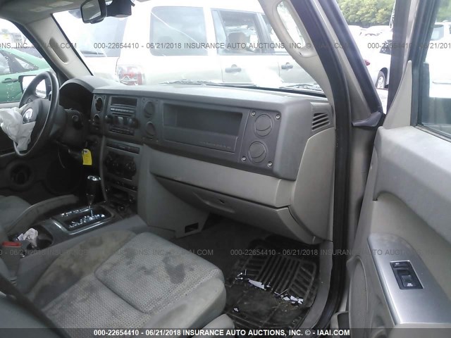 1J8HG48K26C175409 - 2006 JEEP COMMANDER GOLD photo 5