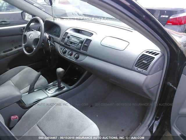 4T1BE32K34U295275 - 2004 TOYOTA CAMRY LE/XLE/SE შავი ფოტო 5