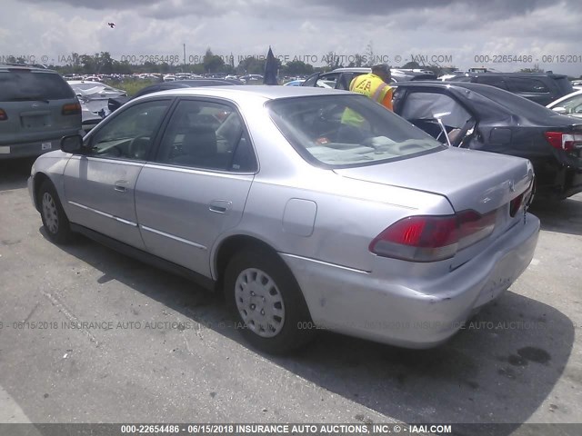 1HGCF86611A031048 - 2001 HONDA ACCORD VALUE SILVER photo 3