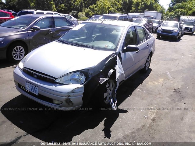 1FAFP38372W291611 - 2002 FORD FOCUS ZTS SILVER photo 2