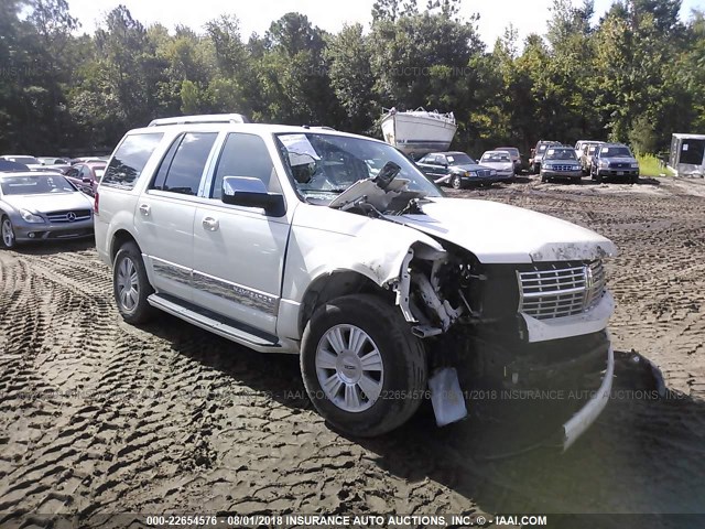 5LMFU27558LJ06037 - 2008 LINCOLN NAVIGATOR WHITE photo 1