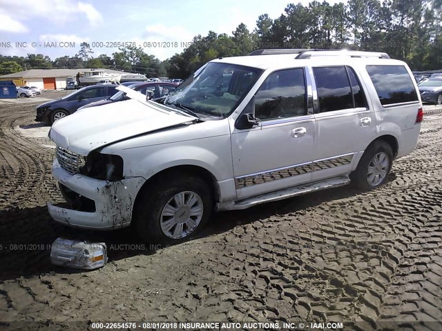 5LMFU27558LJ06037 - 2008 LINCOLN NAVIGATOR WHITE photo 2