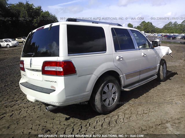 5LMFU27558LJ06037 - 2008 LINCOLN NAVIGATOR WHITE photo 4