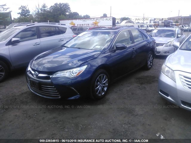 4T1BF1FK3HU649426 - 2017 TOYOTA CAMRY LE/XLE/SE/XSE Dark Blue photo 2
