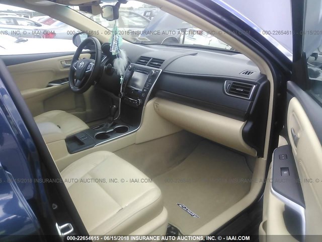 4T1BF1FK3HU649426 - 2017 TOYOTA CAMRY LE/XLE/SE/XSE Dark Blue photo 5