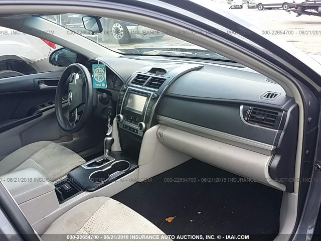 4T4BF1FKXCR190703 - 2012 TOYOTA CAMRY SE/LE/XLE 灰色 照片 5