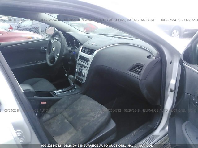 1G1ZC5E09AF187251 - 2010 CHEVROLET MALIBU 1LT SILVER photo 5