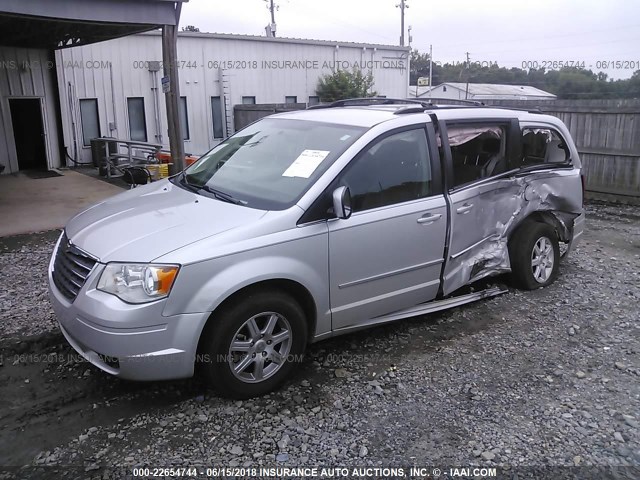 2A4RR5D10AR463402 - 2010 CHRYSLER TOWN & COUNTRY TOURING SILVER photo 2
