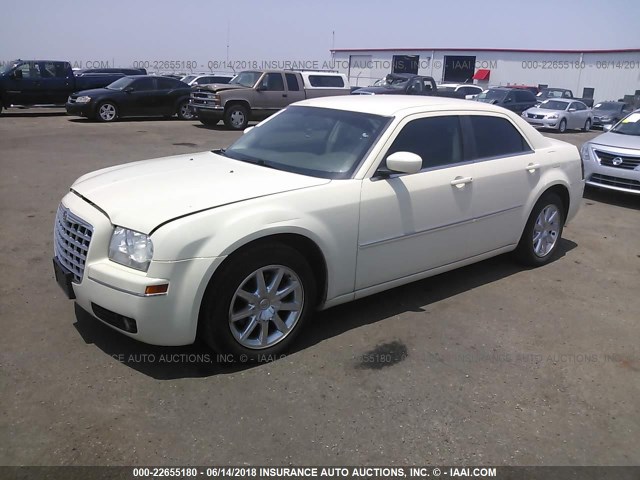 2C3LA53V09H565148 - 2009 CHRYSLER 300 TOURING WHITE photo 2