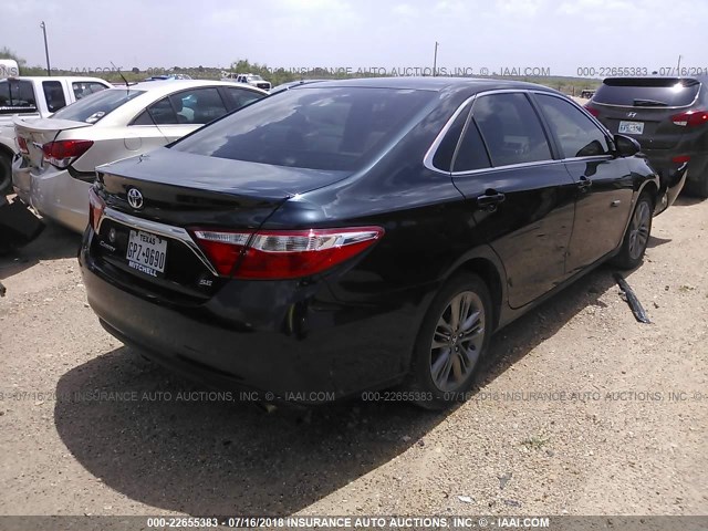 4T1BF1FK2GU135176 - 2016 TOYOTA CAMRY LE/XLE/SE/XSE BLACK photo 4