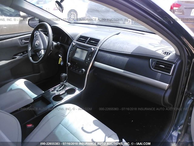 4T1BF1FK2GU135176 - 2016 TOYOTA CAMRY LE/XLE/SE/XSE BLACK photo 5