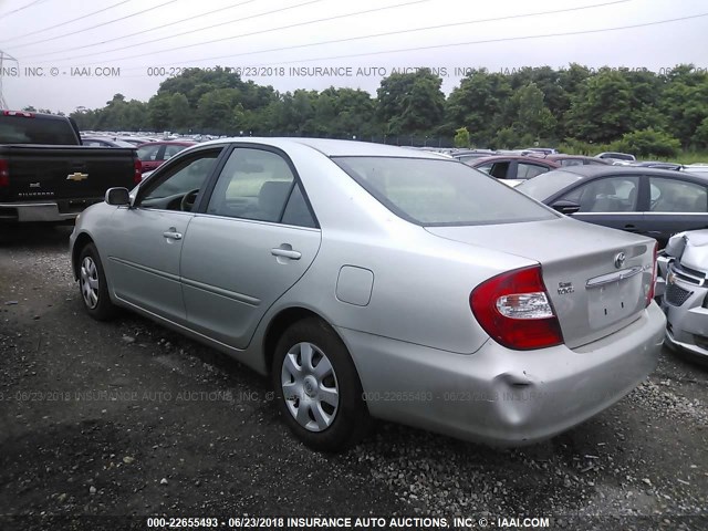 JTDBE32K830235258 - 2003 TOYOTA CAMRY LE/XLE SILVER photo 3