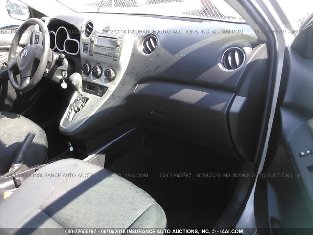 2T1KU40E19C087085 - 2009 TOYOTA COROLLA MATRIX  SILVER photo 5