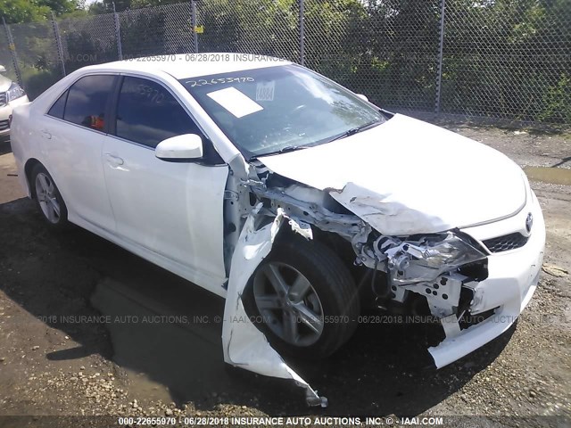 4T1BF1FK4EU378971 - 2014 TOYOTA CAMRY L/SE/LE/XLE 白色 照片 1