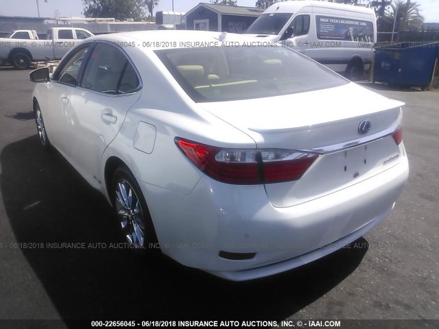 JTHBW1GG5E2070524 - 2014 LEXUS ES 300H WHITE photo 3