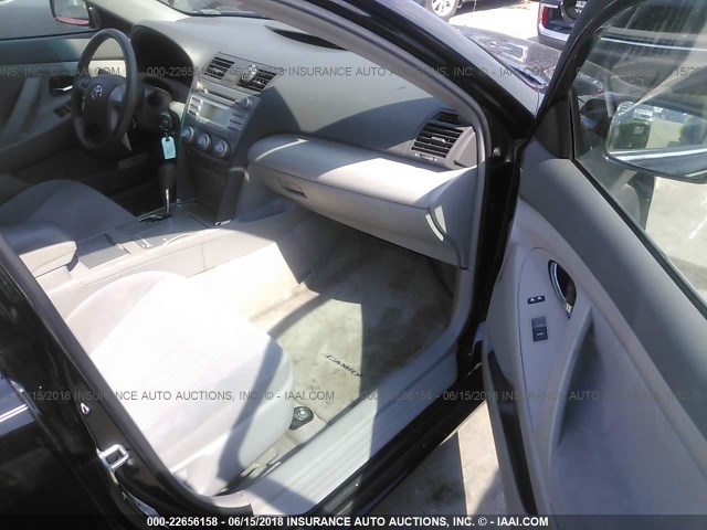 4T1BF3EK1BU210472 - 2011 TOYOTA CAMRY SE/LE/XLE 黑色 照片 5