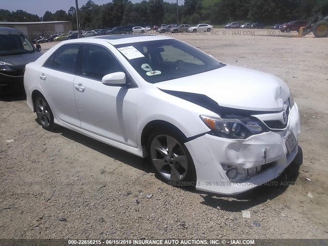 4T1BF1FK6EU468607 - 2014 TOYOTA CAMRY L/SE/LE/XLE თეთრი ფოტო 1