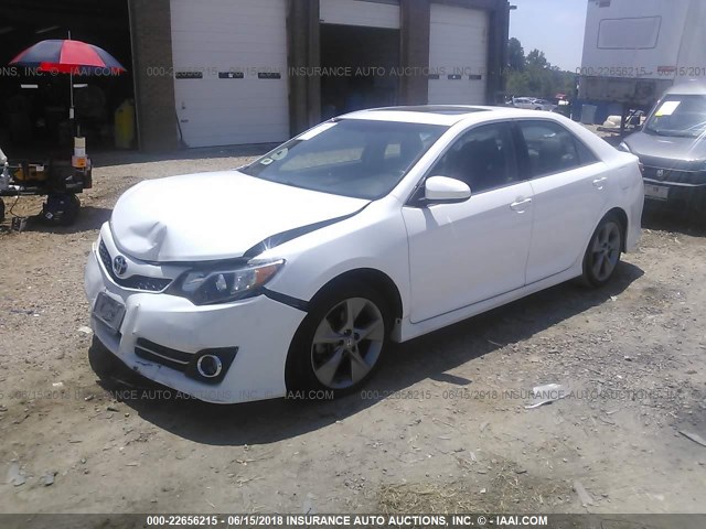 4T1BF1FK6EU468607 - 2014 TOYOTA CAMRY L/SE/LE/XLE თეთრი ფოტო 2