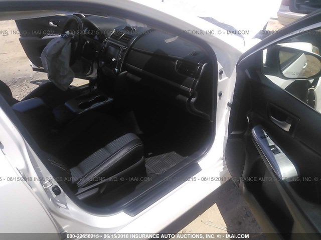 4T1BF1FK6EU468607 - 2014 TOYOTA CAMRY L/SE/LE/XLE თეთრი ფოტო 5