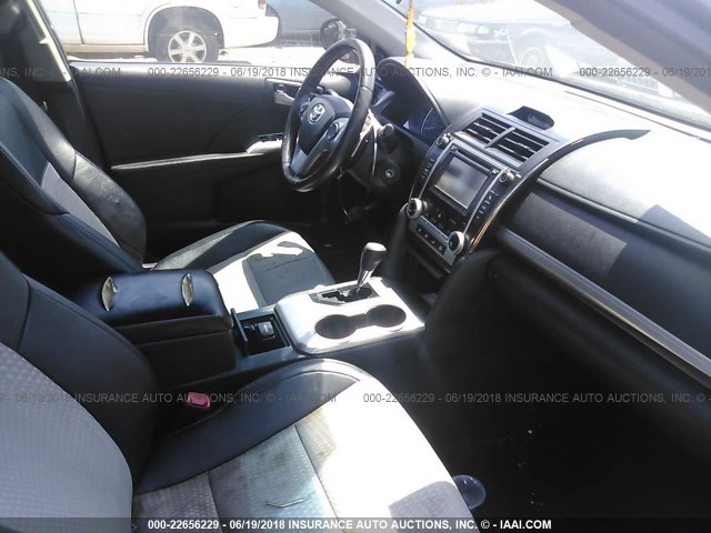 4T1BF1FK2EU746838 - 2014 TOYOTA CAMRY L/SE/LE/XLE 黑色 照片 5