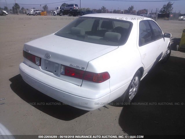 4T1BG22K3YU977759 - 2000 TOYOTA CAMRY CE/LE/XLE WHITE photo 4