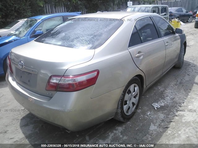 4T1BK46K78U576803 - 2008 TOYOTA CAMRY LE/XLE/SE ოქროსფერი ფოტო 4