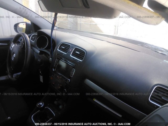 WVWNM7AJ3CW264129 - 2012 VOLKSWAGEN GOLF SILVER photo 5