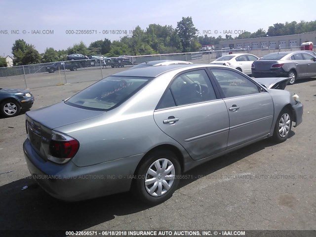 4T1BE32K05U968007 - 2005 TOYOTA CAMRY LE/XLE/SE ნაცრისფერი ფოტო 4