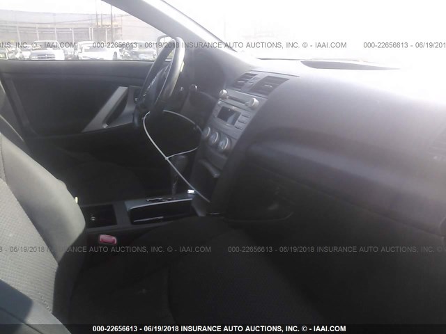 4T1BF3EK6BU616196 - 2011 TOYOTA CAMRY SE/LE/XLE 银色 照片 5