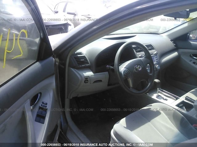 4T4BE46K39R097017 - 2009 TOYOTA CAMRY SE/LE/XLE ნაცრისფერი ფოტო 5