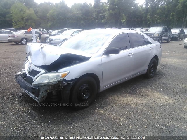 4T4BF3EK9AR063192 - 2010 TOYOTA CAMRY SE/LE/XLE ვერცხლისფერი ფოტო 2